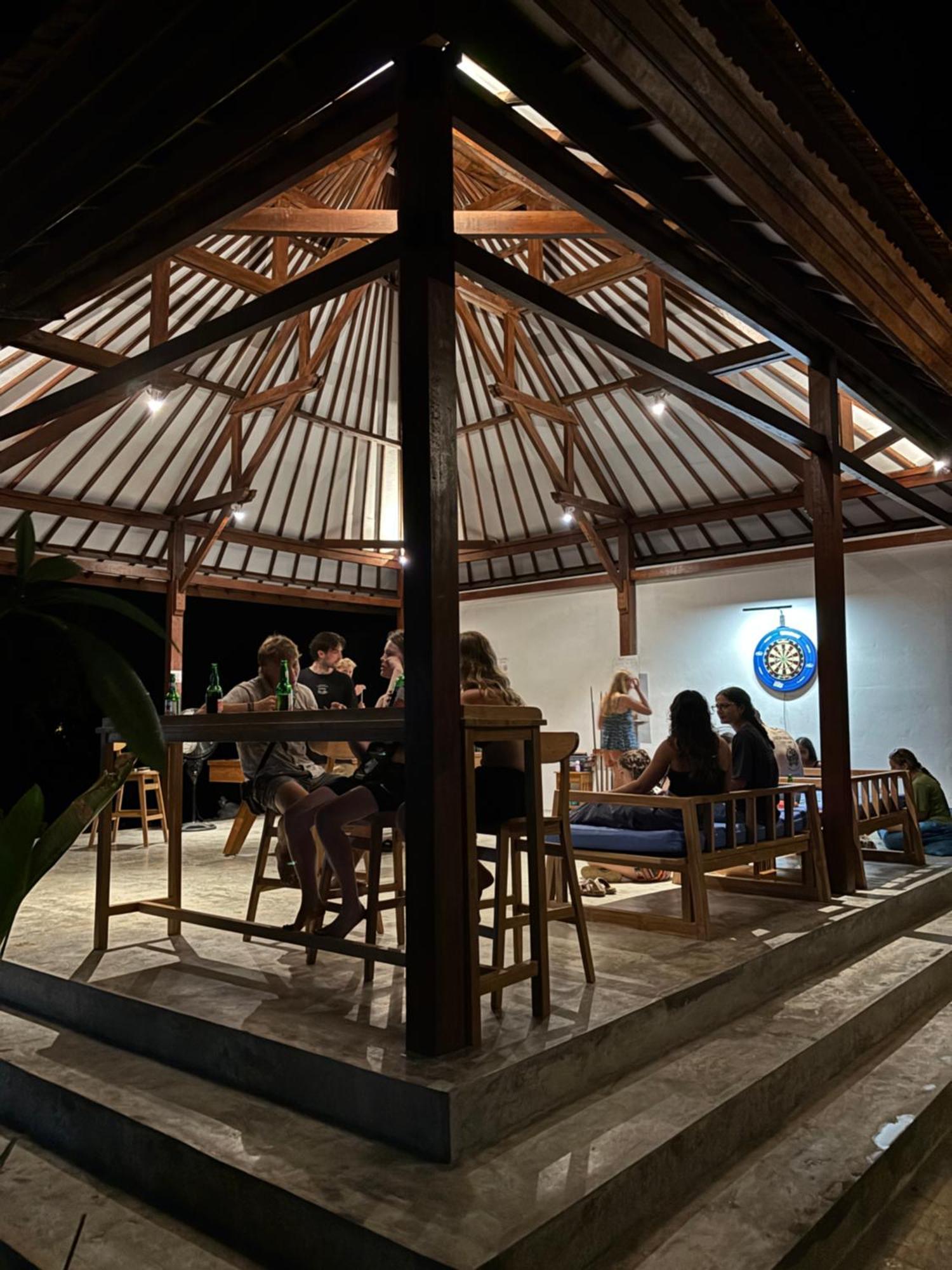 Castaway Island Hostel Nusa Lembongan Exterior foto